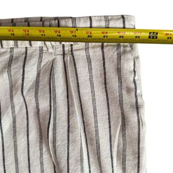 Old Navy White With Black Strips Extra High Rise Taylor Adjustable Waist Shorts - Picture 11 of 12